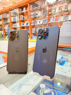 iPhone 15 Pro Max Titanio Nero e Titanio Blu